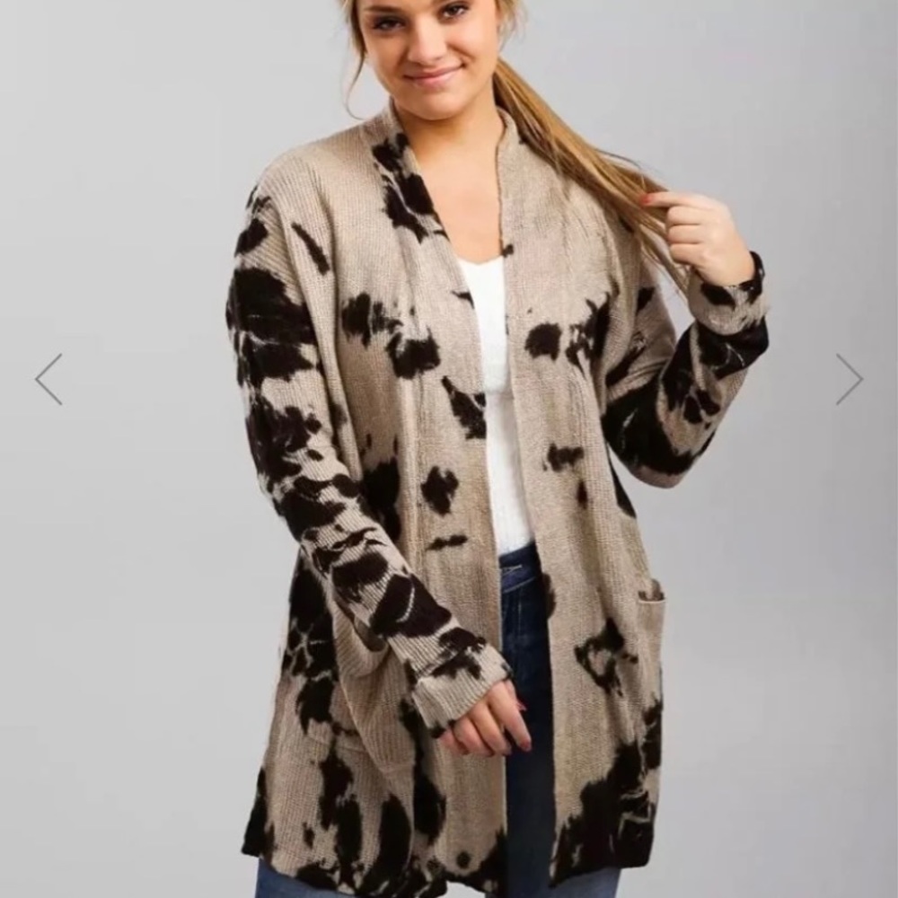 NEW: Bleached dye cardigan from Buckle